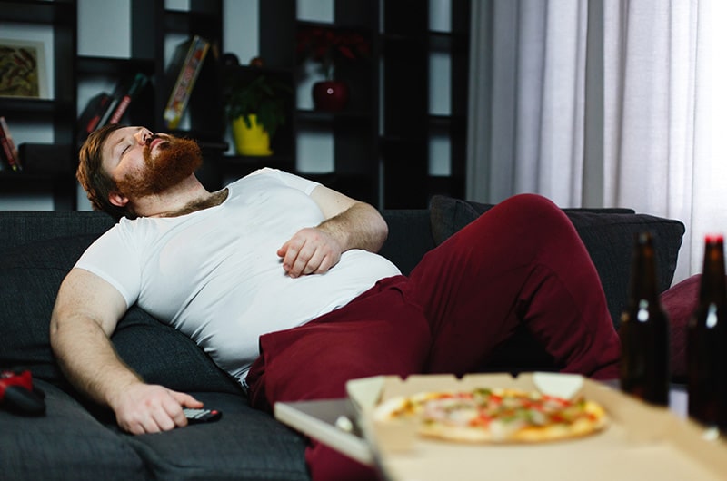 homme obese pizza